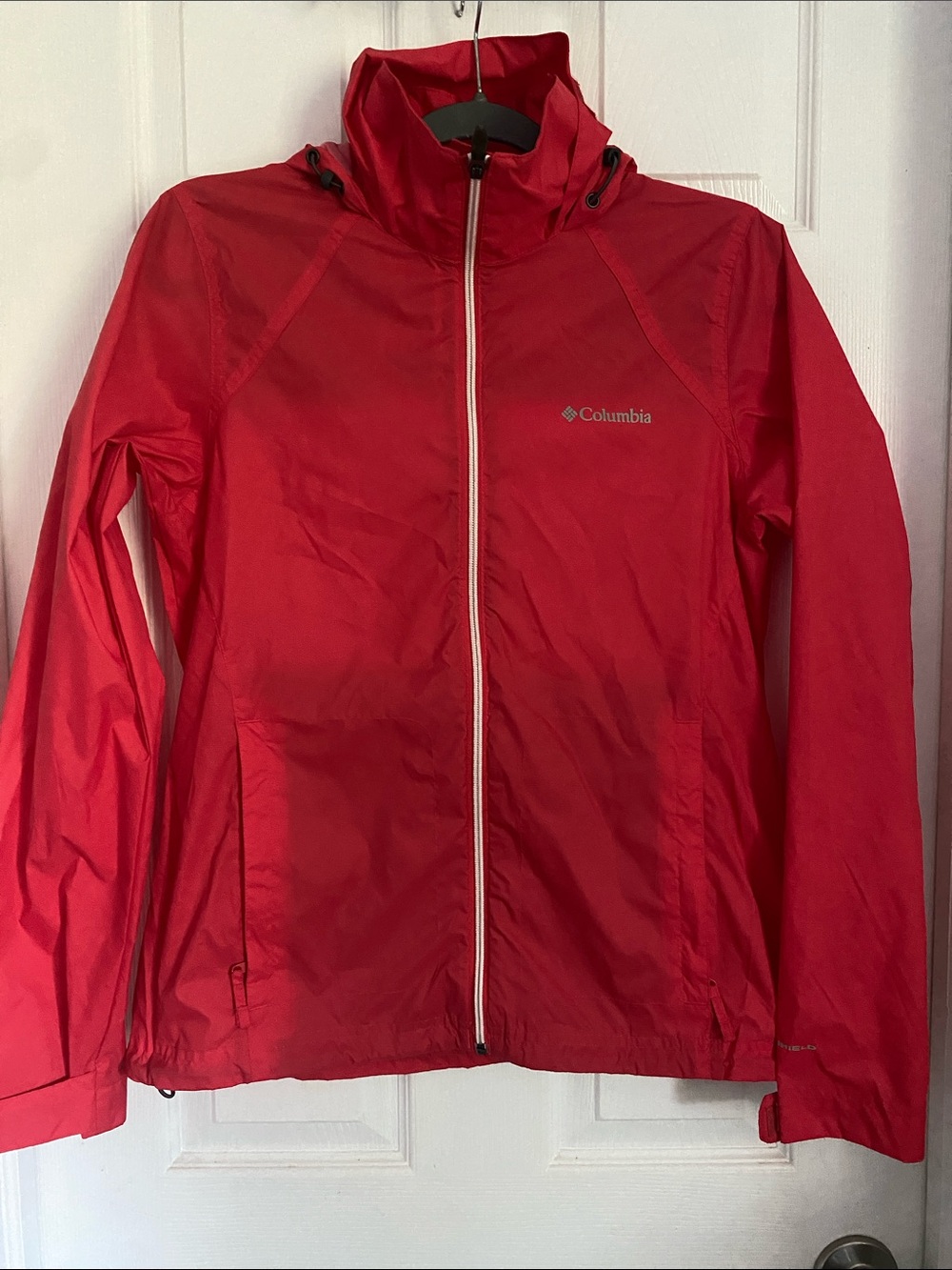 Columbia Switchback III Women's Red Hooded Lightweight Shell Jacket